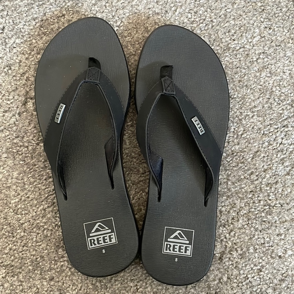 Reef flip flops size 8 never worn
